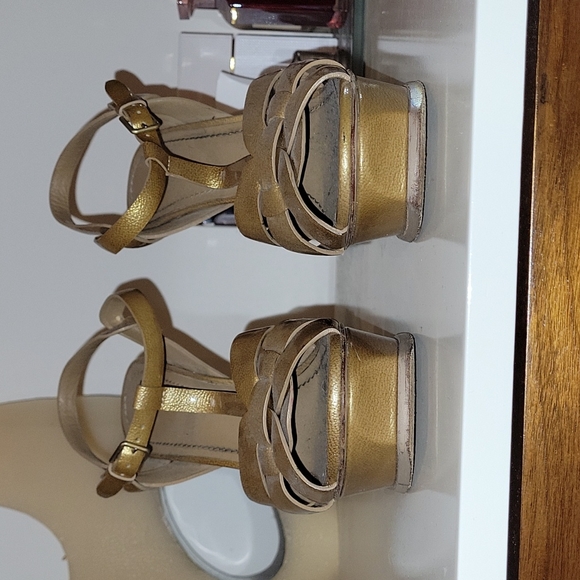 Patent Leather Saint Laurent Tribute Heels - Picture 12 of 12